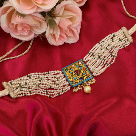 Traditional Gold Choker with Gemstone Pendant